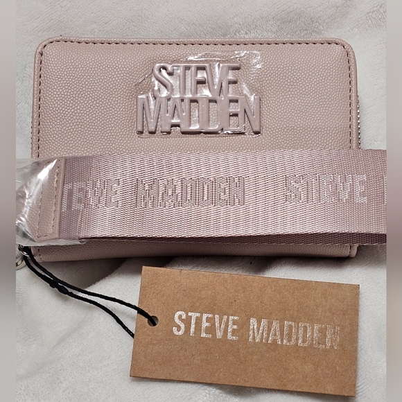 NWT Steve Madden Wallet Wristlet. - Picture 3 of 13